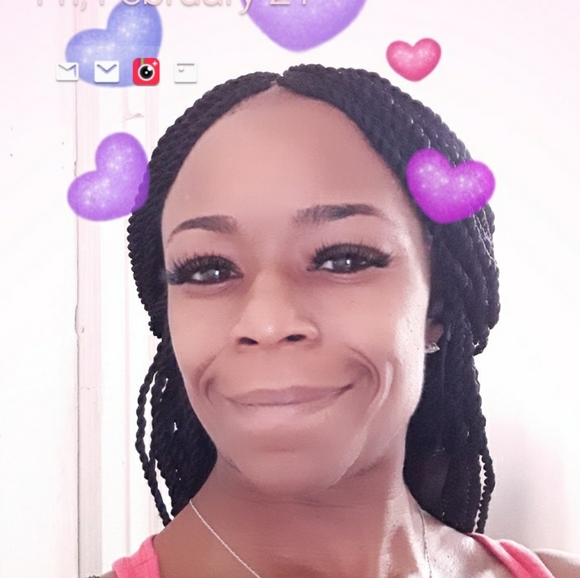 Meet your Posher, Nicole - Picture 4 of 16